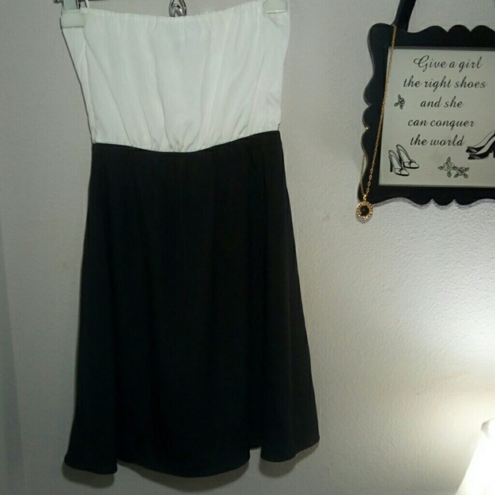 (NWT)EXPRESS STRAPLESS DRESS (0) - Picture 3 of 8